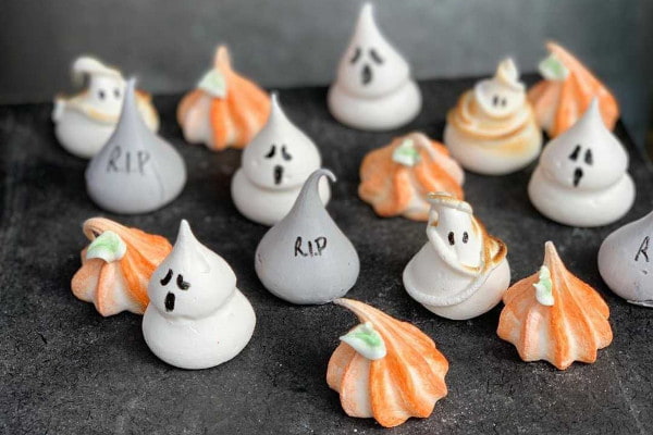 Halloween-themed meringues
